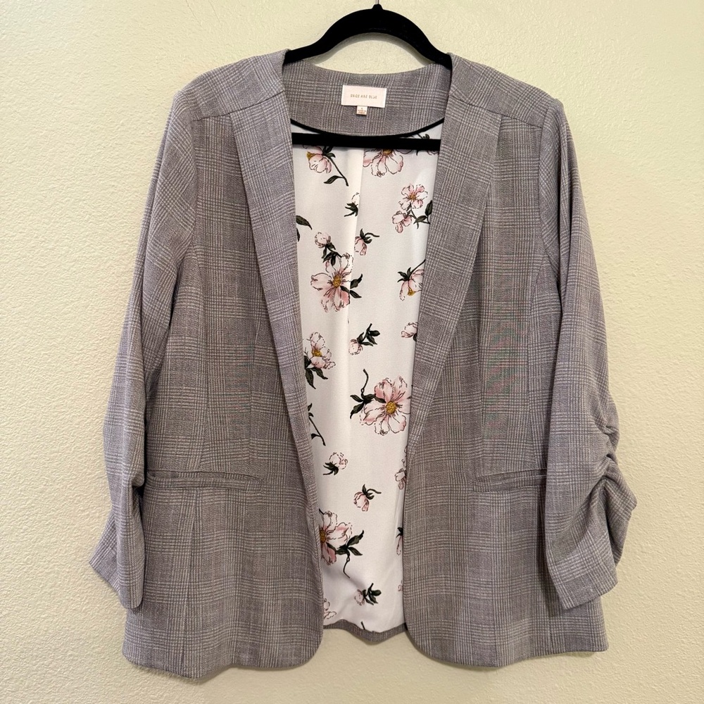 Skies Are Blue Light Gray Blazer with Floral Lining